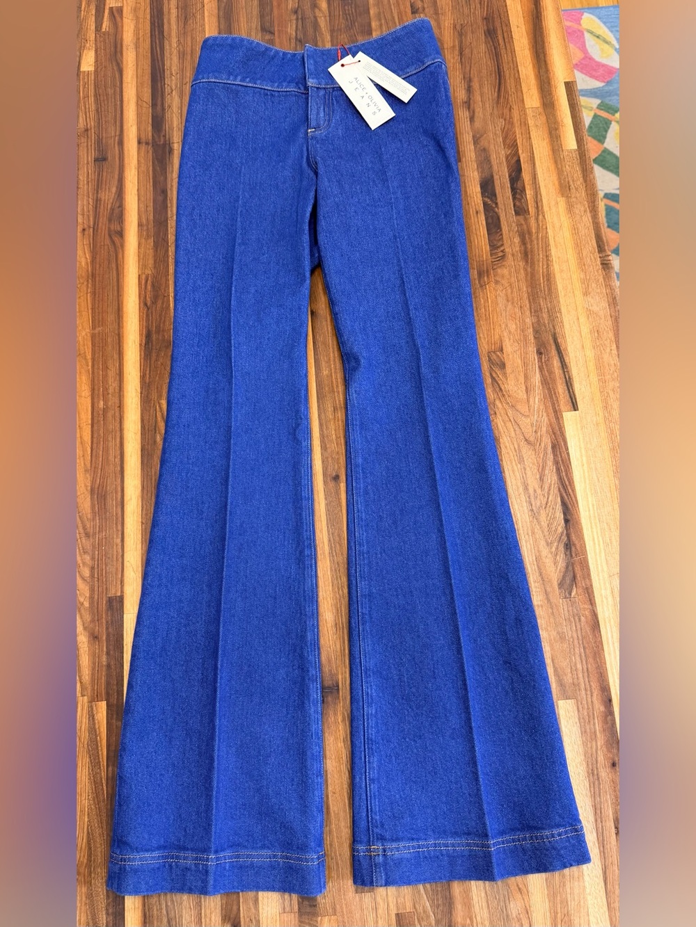 NWT Alice + Olivia Hot Jean in Evelyn Wash - Size 27